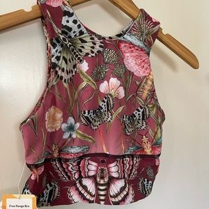 Yoga Democracy crop top sports bra size small new with tags